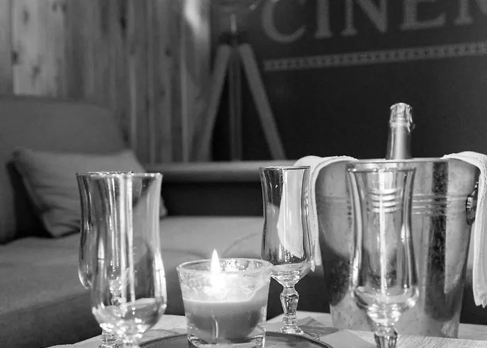 Chalet CHALET CINEMA - Climatisé- Les Belles Ouvrières *